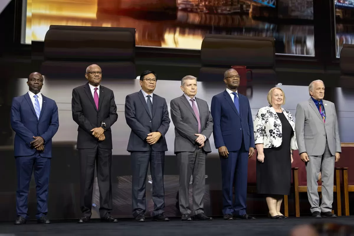 Adventist delegates elect seven new general vice presidents during the 62nd GC Session.