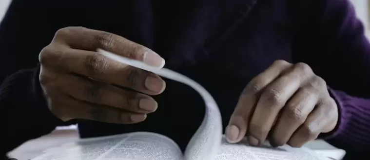 Saida Maka Bíblia Hatete Loloos Kona-ba LGBTQ+ - Ameasa Aat Ida